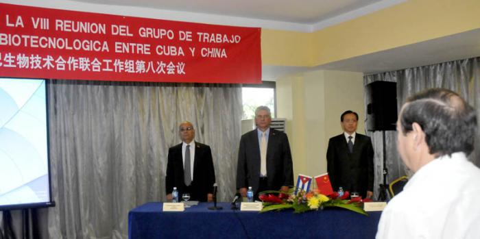 El Primer Vicepresidente de los Consejo de Estado y Ministros, miembro del Buró Político Miguel Días Canel Bermúdez asistió a la VIII reunión del Grupo de trabajo para la cooperación biotecnológica entre Cuba y China, la cual se llevó a cabo en el Hotel Meliá Habana en la mañana de hoy lunes.