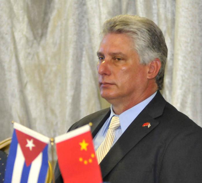 El Primer Vicepresidente de los Consejo de Estado y Ministros, miembro del Buró Político Miguel Días Canel Bermúdez asistió a la VIII reunión del Grupo de trabajo para la cooperación biotecnológica entre Cuba y China, la cual se llevó a cabo en el Hotel Meliá Habana en la mañana de hoy lunes.