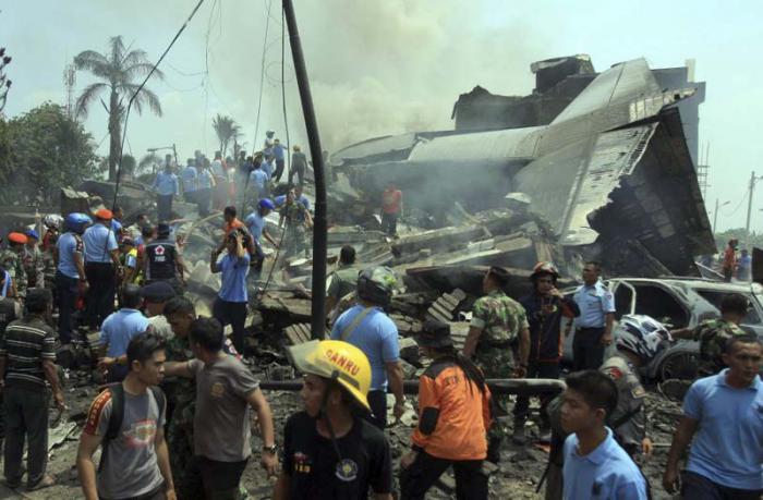 Accidente de avión en indonesia