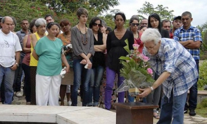 Trabajadores del periódico Granma rinden tributo al Che en Santa Clara
