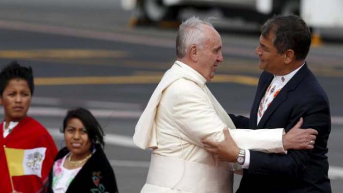 El Sumo Pontífice comienza su primer periplo pastoral a América Latina por Ecuado y luego seguirá rumbo a Bolivia y Paraguay.