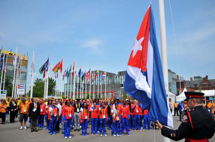 Recorrido por la zona internacional de la villa panamericana e izamiento de la bandera cubana atletas y federativos