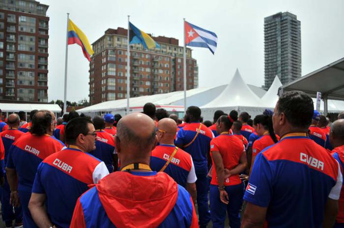 Recorrido por la zona internacional de la villa panamericana e izamiento de la bandera cubana atletas y federativos