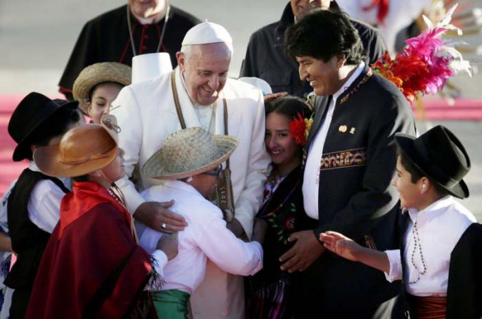Papa Francisco en una visita a Bolivia con Evo Morales
