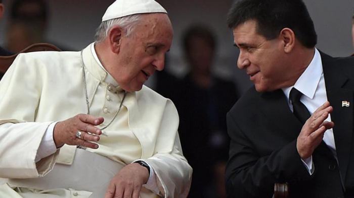 Papa Francisco con Horacio Cartes
