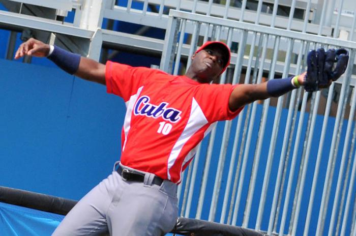 Beisbol Panamericano juego enttre los equipos de cuba vs colombia jugada en 3ra base Rudy Reyes