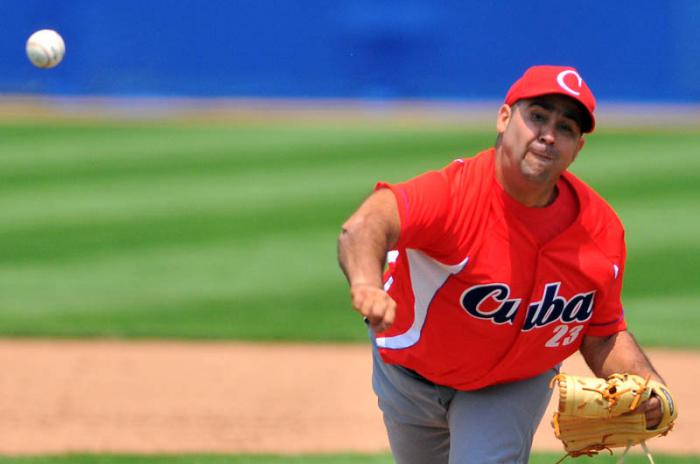 Beisbol Panamericano juego enttre los equipos de cuba vs colombia Ismel Gimenez