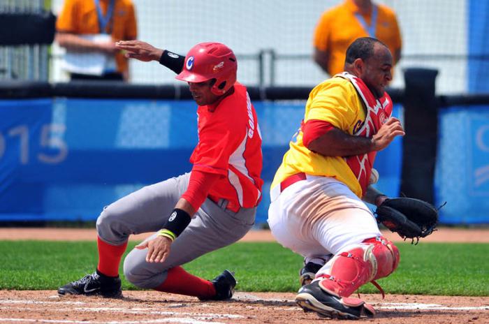 Beisbol Panamericano juego enttre los equipos de cuba vs colombia jugada en home Raul Gonzalez