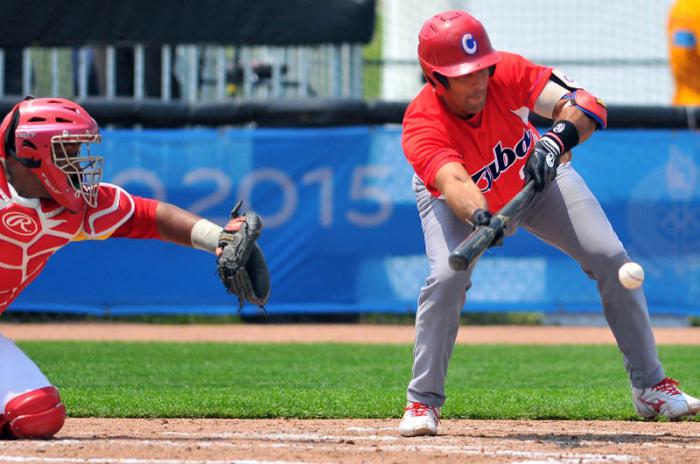 Beisbol Panamericano juego enttre los equipos de cuba vs colombia Yulexis la Rosa