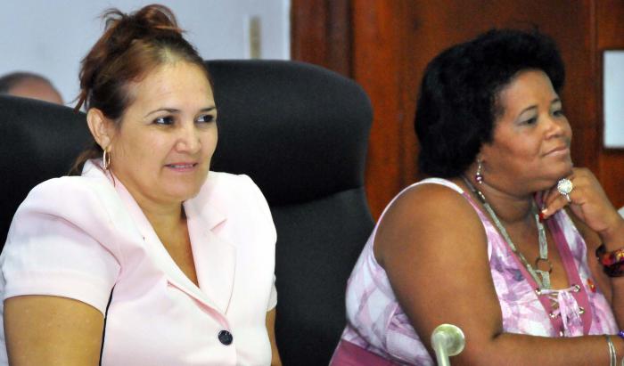 Rosmeris Santiesteban Lago, diputada por el municipio de Yara, de la provincia Granma, opinó sobre la necesidad de una integración de las diferentes organizaciones para el tratamiento, seguimiento y reconocimiento de la labor de las delegadas del Poder Popular
