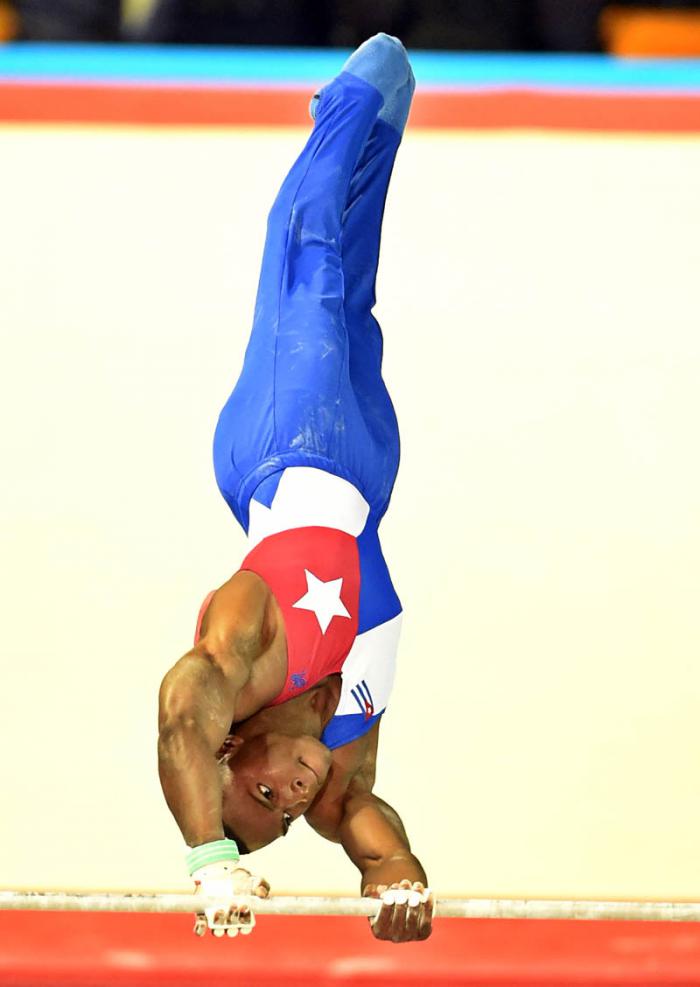 Gimnasia artistica Manrique Larduet plata en el All Araon, Barra Fija