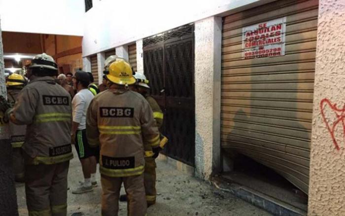Daños a la sede de Alianza País en Guayaquil. 