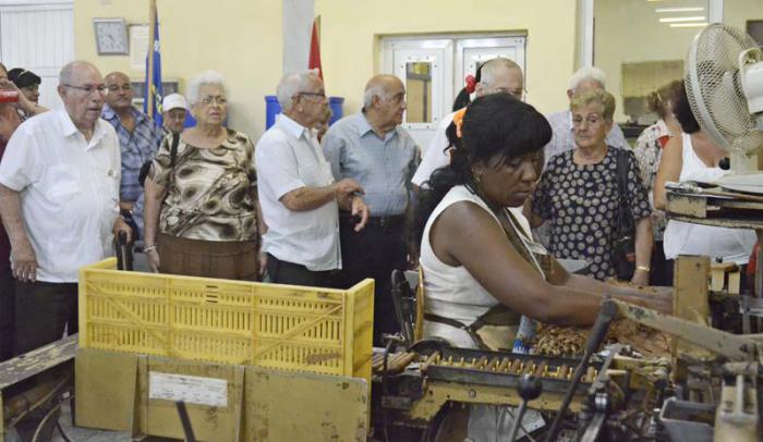 Actividad de atención a moncadistas y expedicionarios  del Granma. Fábrica de Tabacos: Internacional Cubana del Tabaco S.A