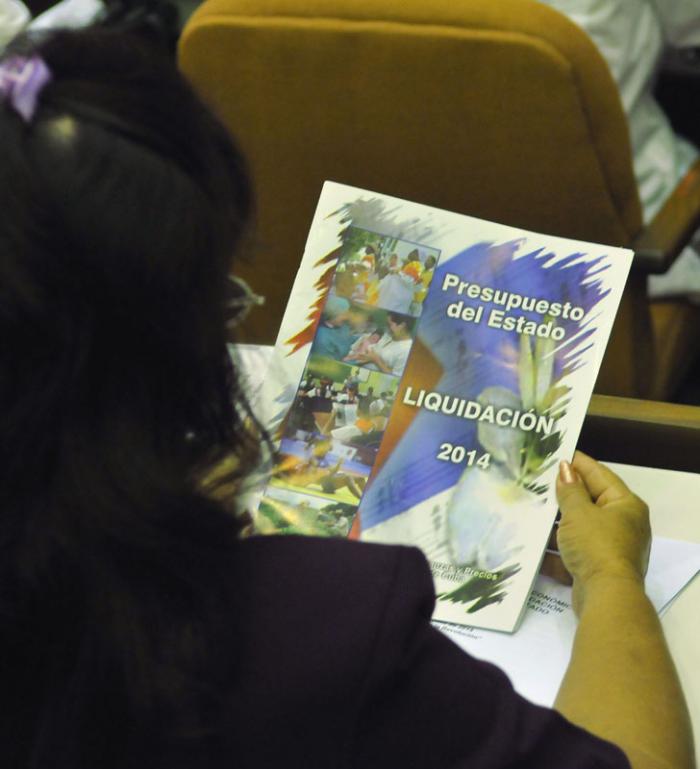 Los diputados debaten en plenario el informe sobre la liquidación del presupuesto del Estado en el 2014