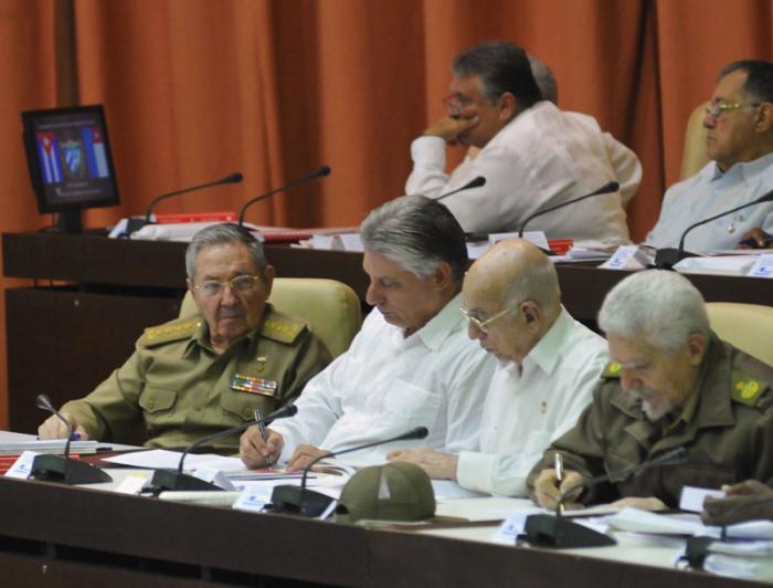 Raúl Castro presidió el V Periodo Ordinario de Sesiones del Parlamento.