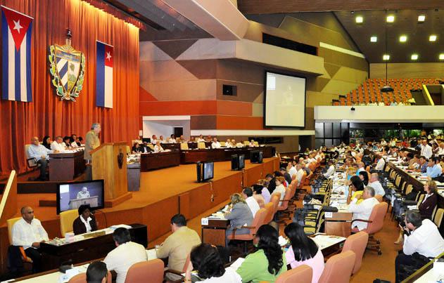 Resume el General de Ejército Raúl Castro Ruz, Presidente de los Consejos de Estado y de Ministro el V Período Ordinario y la VIII Legislatura de la Asamblea Nacional.(foto Jorge Luis Gonzàlez) 15-7-15 Legisla03N9