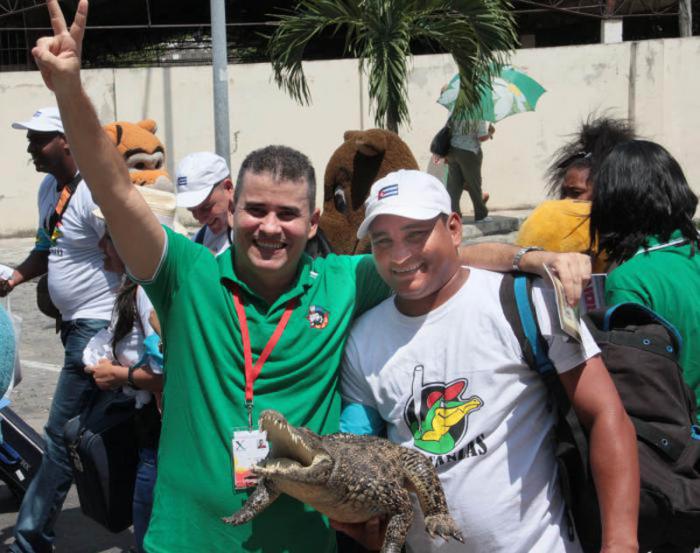 Llegada de los jóvenes delegados al X Congreso de la UJC a la 