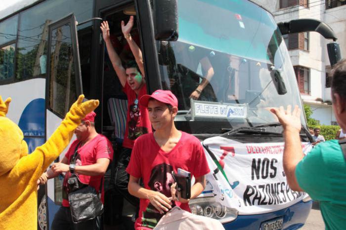 Llegada de los jóvenes delegados al X Congreso de la UJC a la 