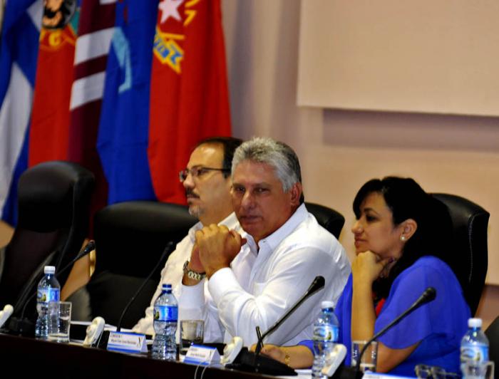 Miguel Díaz-Canel asiste a los debates en el trabajo en comisiones del X Congreso de la Unión de Jóvenes Comunistas.