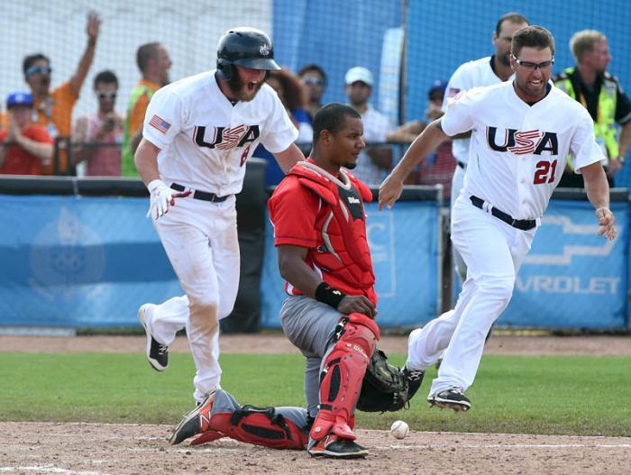 Beisbol-semi cuba vs eeuu  gana el equipo de los estados unidos quien deja al campo al equipocubano en el 9no ining