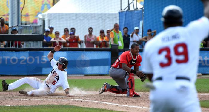 Beisbol-semi cuba vs eeuu  gana el equipo de los estados unidos quien deja al campo al equipocubano en el 9no ining