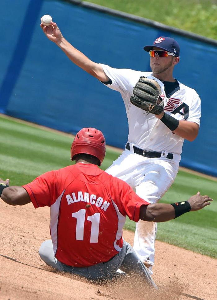 Beisbol-semi cuba vs eeuu  gana el equipo de los estados unidos quien deja al campo al equipocubano en el 9no ining