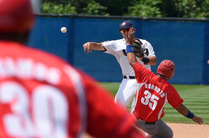 Beisbol-semi cuba vs eeuu  gana el equipo de los estados unidos quien deja al campo al equipocubano en el 9no ining