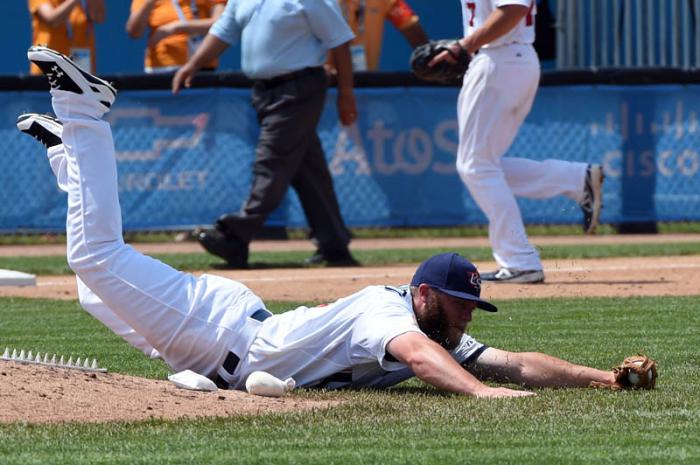 Beisbol-semi cuba vs eeuu  gana el equipo de los estados unidos quien deja al campo al equipocubano en el 9no ining