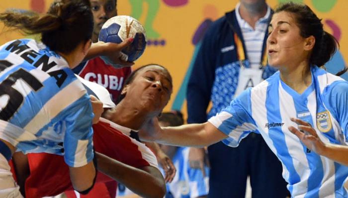 Balonmano Panamericano F cuba le gana a argentina 27 x 25 y lidera el grupo d