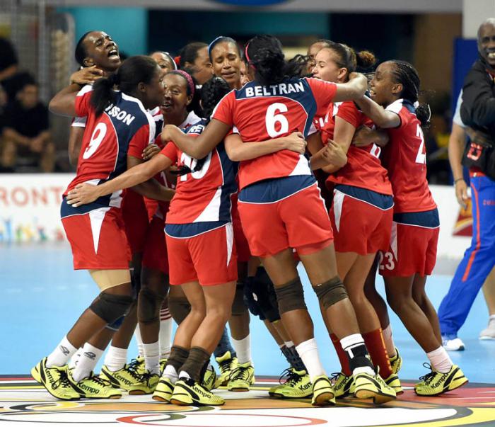 Balonmano Panamericano F cuba le gana a argentina 27 x 25 y lidera el grupo d