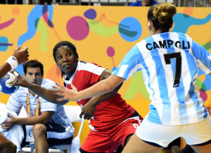 Balonmano Panamericano F cuba le gana a argentina 27 x 25 y lidera el grupo d