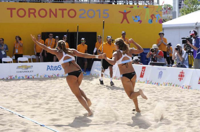 CANADÁ-DUPLA CUBANA DE VOLEIBOL DE PLAYA OBTIENE MEDALLA DE PLAT
