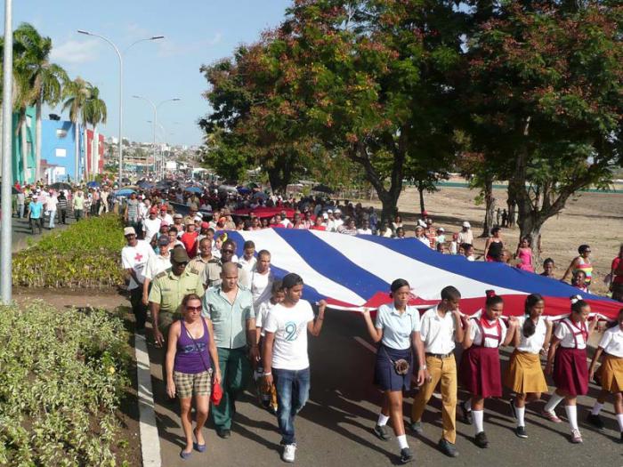 La calzada de Crombet transformada en la flamante Avenida de la Patria acogió por vez primera a la tradicional peregrinación. 