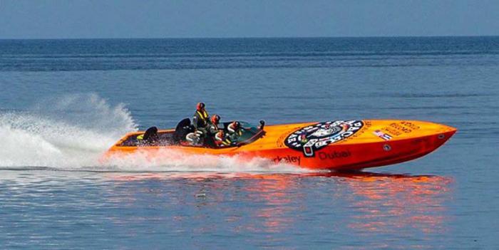 El alemán Roger Klüh y su tripulación de dos estadounidenses y un francés viajaron en una lancha rápida de Cayo Hueso a La Habana en un rango de una hora y 45 minutos, nuevo record de velocidad entre los dos puntos. Foto: Marcelino Vázquez.