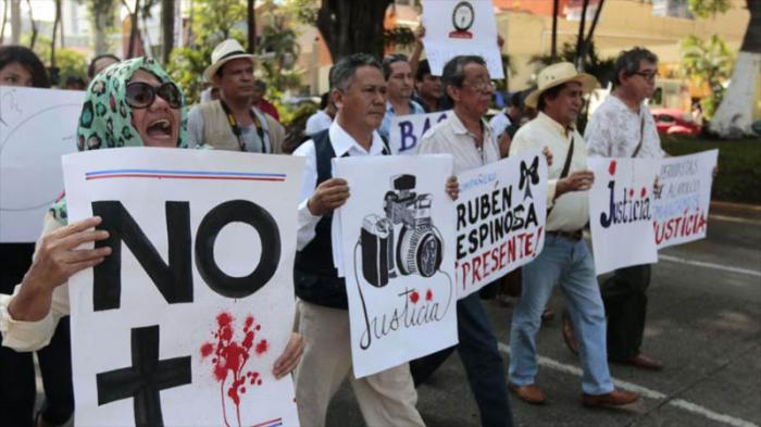 Numerosas protestas se han registrado para exigir el esclarecimiento tras el asesinato del fotoperiodista mexicano Rubén Espinosa.