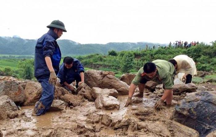 Las autoridades prosiguen las labores de rescate.