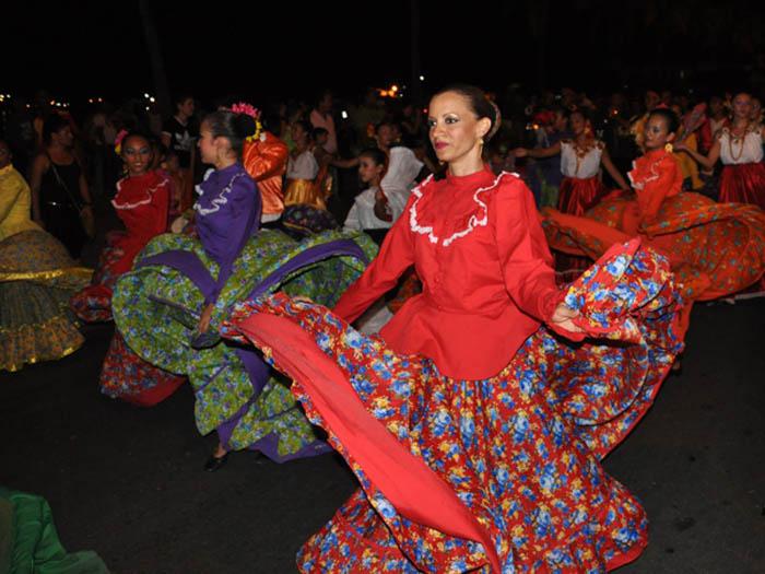 Tonalli Ámbar en una actuación en la Perla del Sur