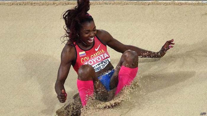 Catherine Ibargüen en su salto dorado.