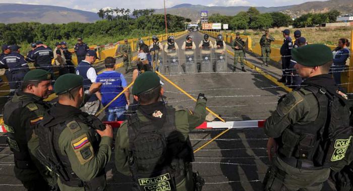  frontera con Colombia por el estado Táchira.
