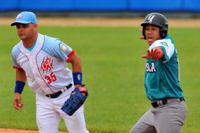 Beisbol Serie 55 CA vs Isla Inauguracion y  1mer juego Vladimir Garcia lanzador ganador del juego jugada en 2da