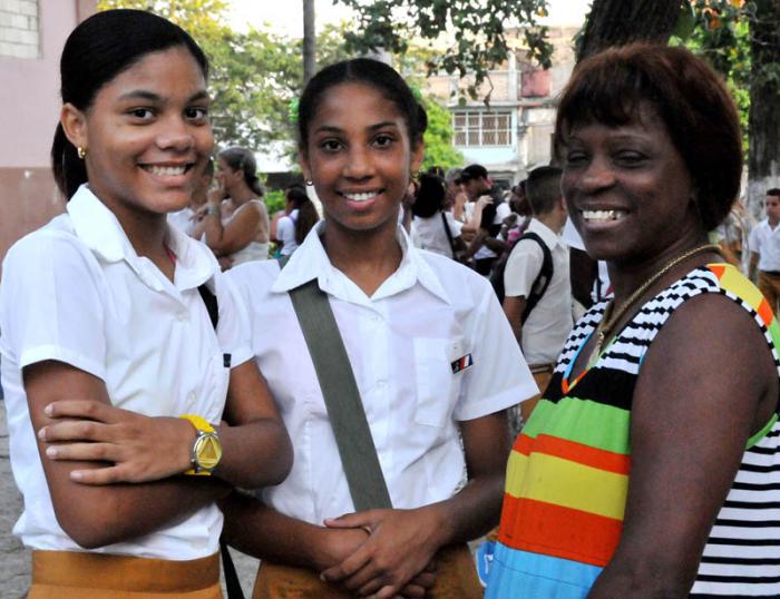 Inicio del curso escolar en la Secundaria Básica Cesar Escalante Dellundé.(foto Jorge Luis Gonzàlez) 1-9-15 ESBU09N9