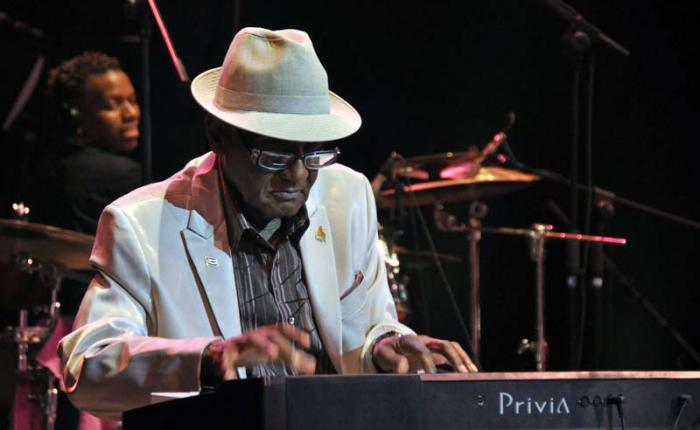 Guillermo Rubalcaba invitado al Concierto de Maracas en el teatro Mella. fotografo: Yander Zamora 30 may 2012
Rugu0025