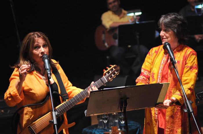 Liuba María Hevia (I), y la venezolana Cecilia Todd