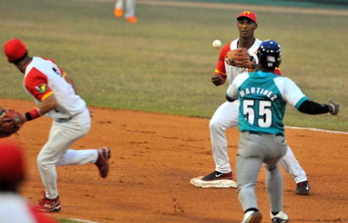 Beisbol.Semi F MTZ vs Isla jugada en 2da bse doble play del equipo mtaz