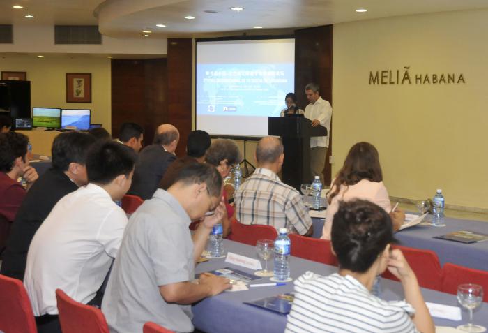 III Foro Internacional de TV Digital, efectuado en el Hotel Melia Habana.
Intervención del Ministro deComunicaciones de Cuba Dr. Jorge Luis Perdomo Dilella.