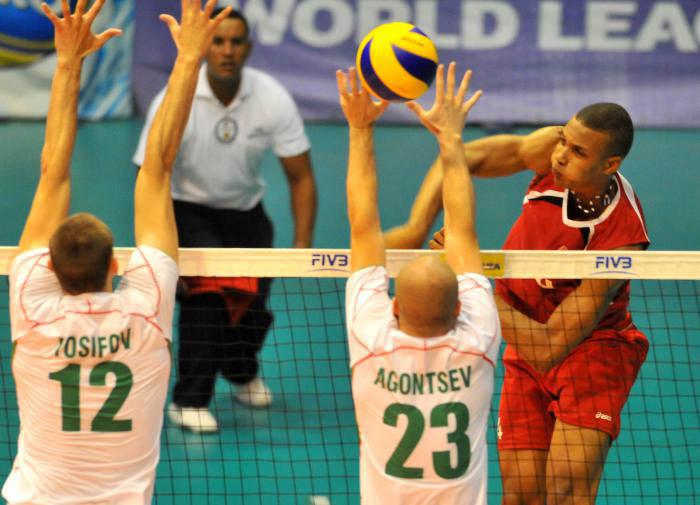 Liga Mundial  de Voleibol 2015 -jugadas defensa- Osmany Uriarte