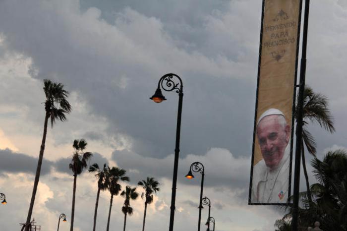 Preparativos para la visita del Papa Francisco. Avenida del Puerto.