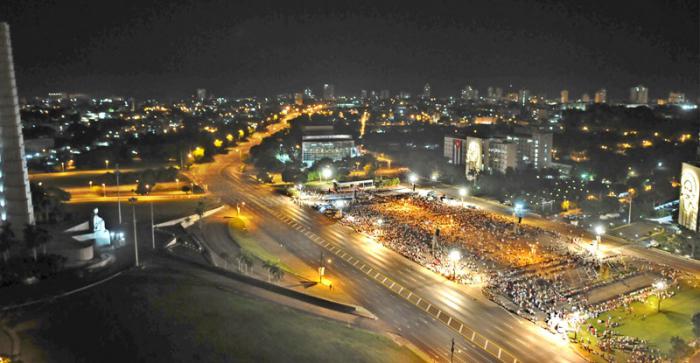 Miles de cubanos se congregaron en la Plaza de la Revolución para asistir a la misa oficiada por el Papa Francisco