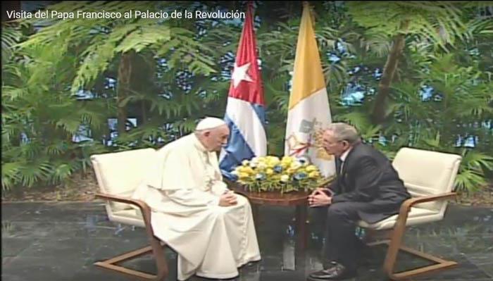 Raul recibe al Papa Francisco