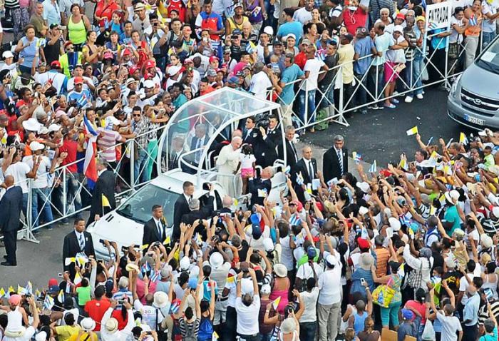 El pueblo de la Capital  recibe a su Santidad el Papa Francisco en la Misa celebrada en La Plaza de la Revoluciòn Josè Martì  de La Habana.
